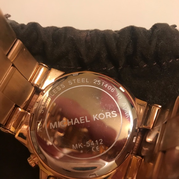 Authentic Michael Kors Rose Gold watch - Picture 3 of 3